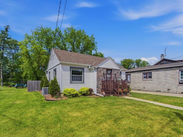 206 W Second STREET, Oconomowoc, WI 53066