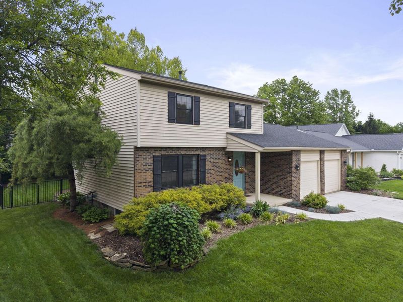 424 Green Meadows Drive W, Powell, OH 43065 Photo 2