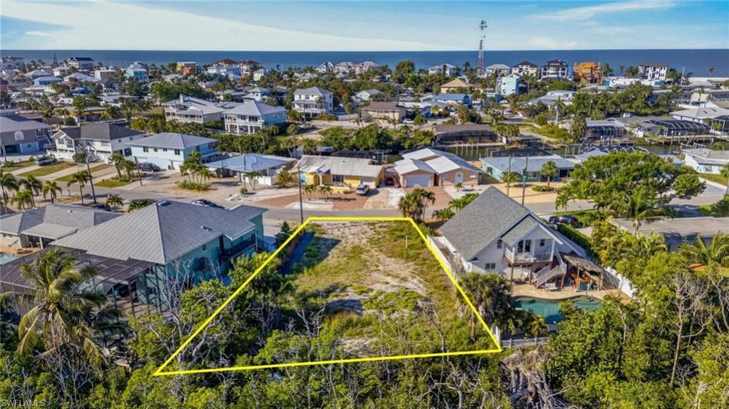 311 Donora Blvd, Fort Myers Beach, FL 33931 Photo
