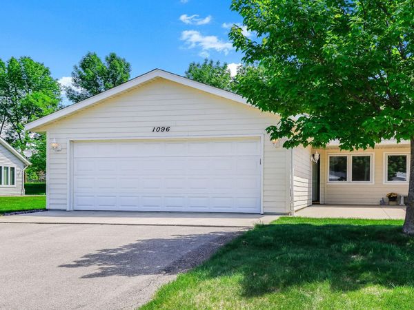1096 Prairie View Drive SW, Hutchinson, MN 55350