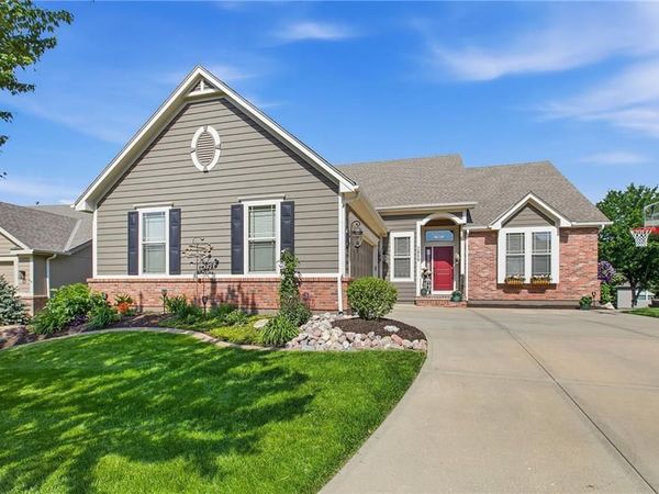 2808 S Brentwood Drive, Independence, MO 64055