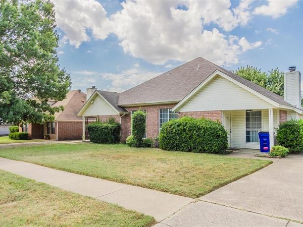2709 Brittany Drive, Euless, TX 76039