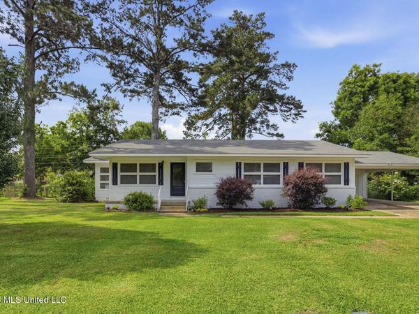 912 Lee Avenue, Crystal Springs, MS 39059