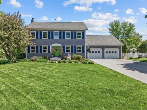 37 Countryside Drive, Essex, VT 05452