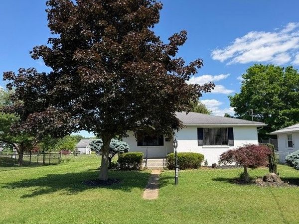 740 Mary Street , Belpre, OH 45714