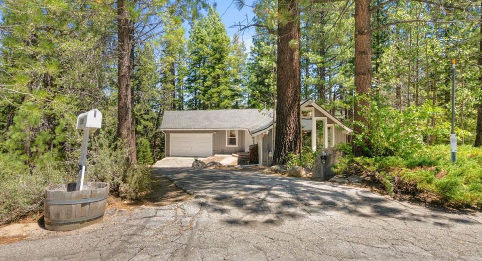1581 Estate Court, South Lake Tahoe, CA 96150 Photo