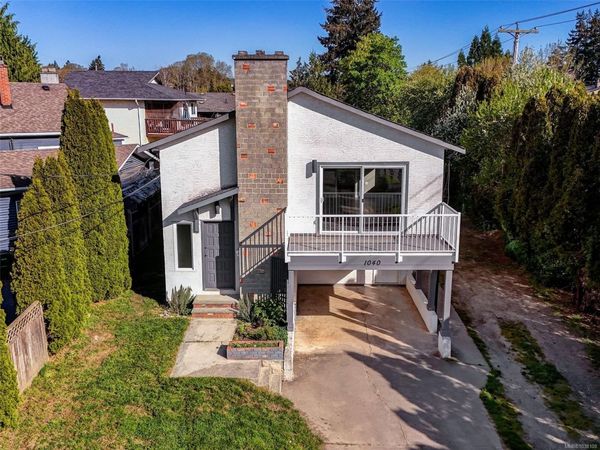 1040 Chesterfield Rd , Saanich, BC V8Z 2T8