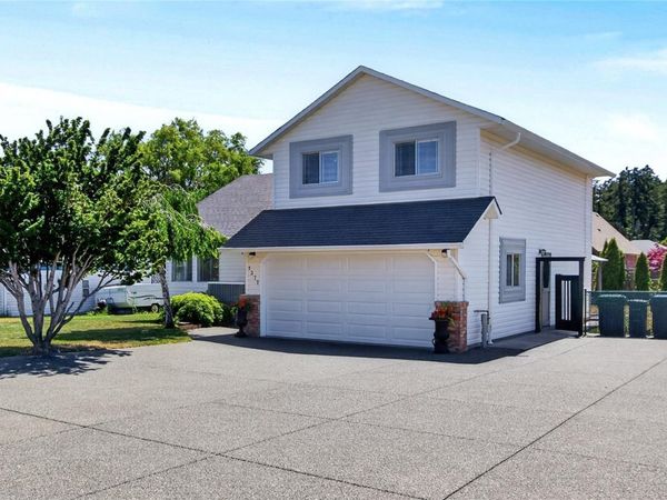 1377 Ocean View Ave , Comox, BC V9M 3R2