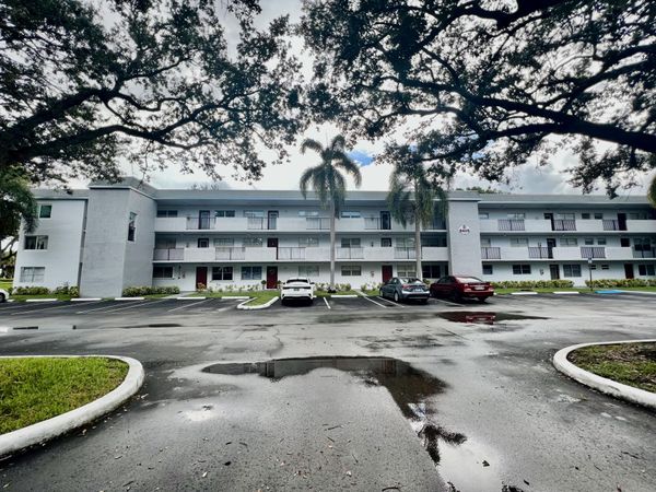 8405 NW 61st Street, Unit D305, Tamarac, FL 33321