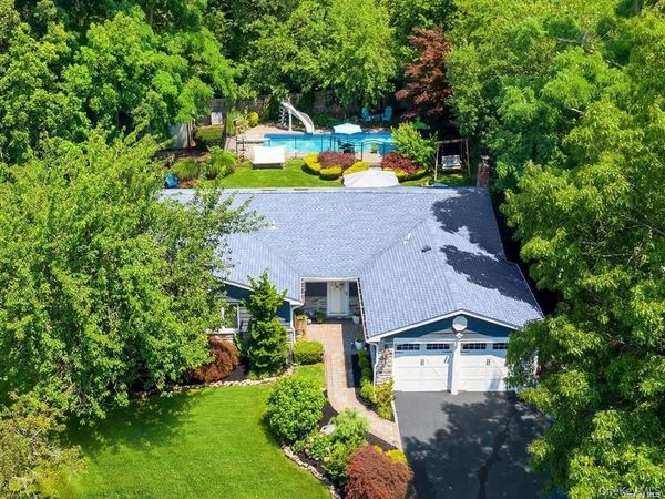 15 Bluff Circle , Hauppauge, NY 11788
