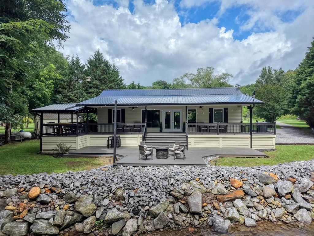 33 Tusquittee Valley Lane, Hayesville, NC 28904 Main Photo