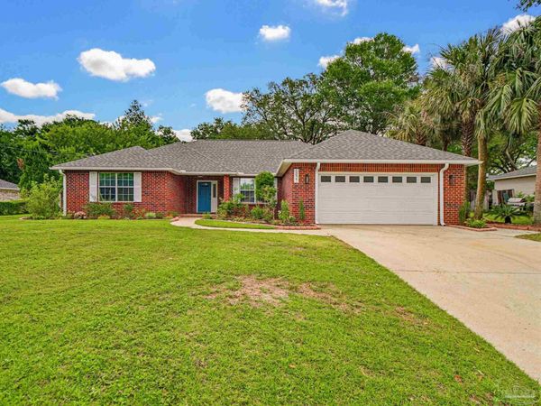 6821 Cedar Lake Dr, Pensacola, FL 32526
