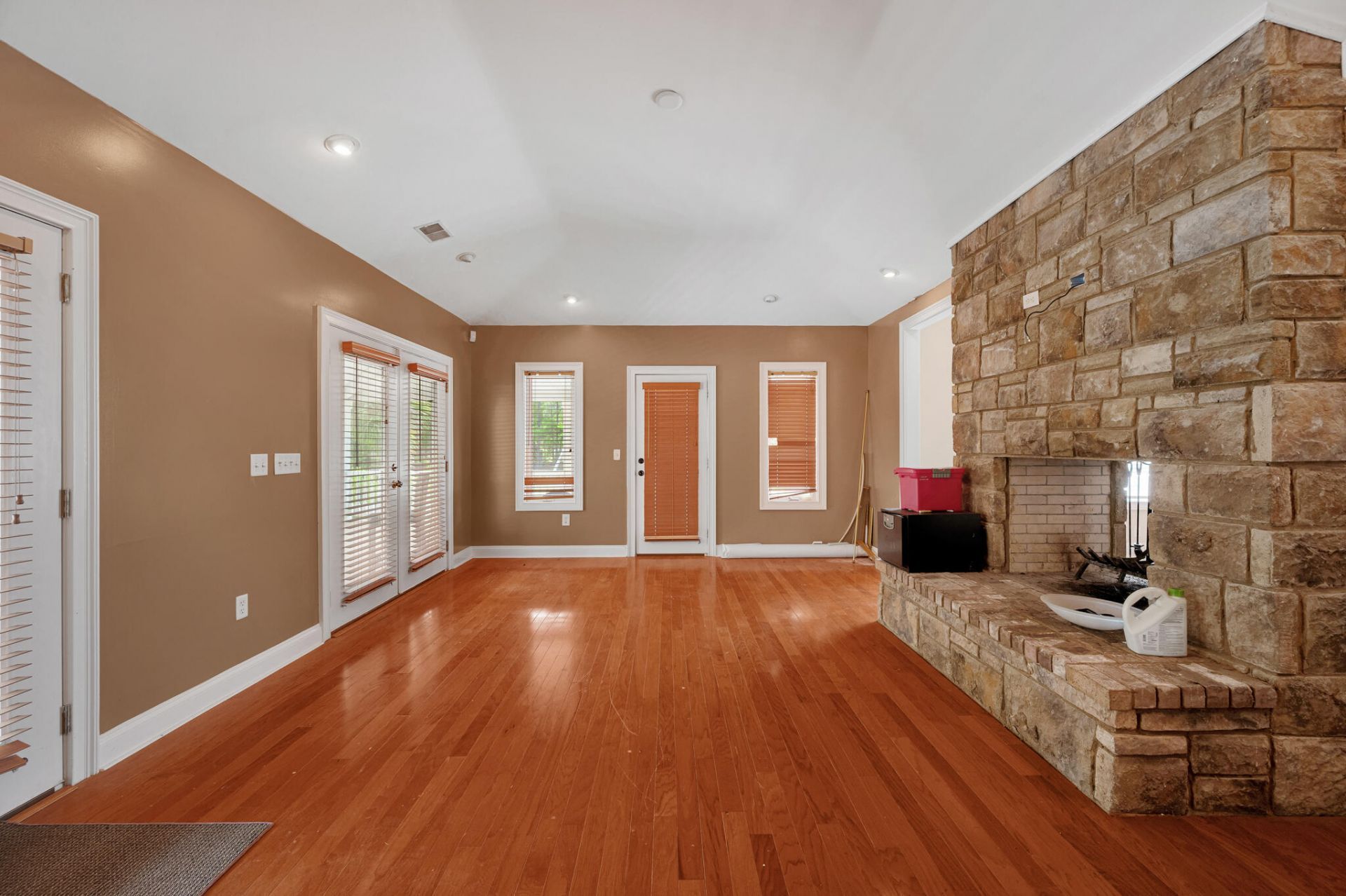 1561 Zion Road Photo 16