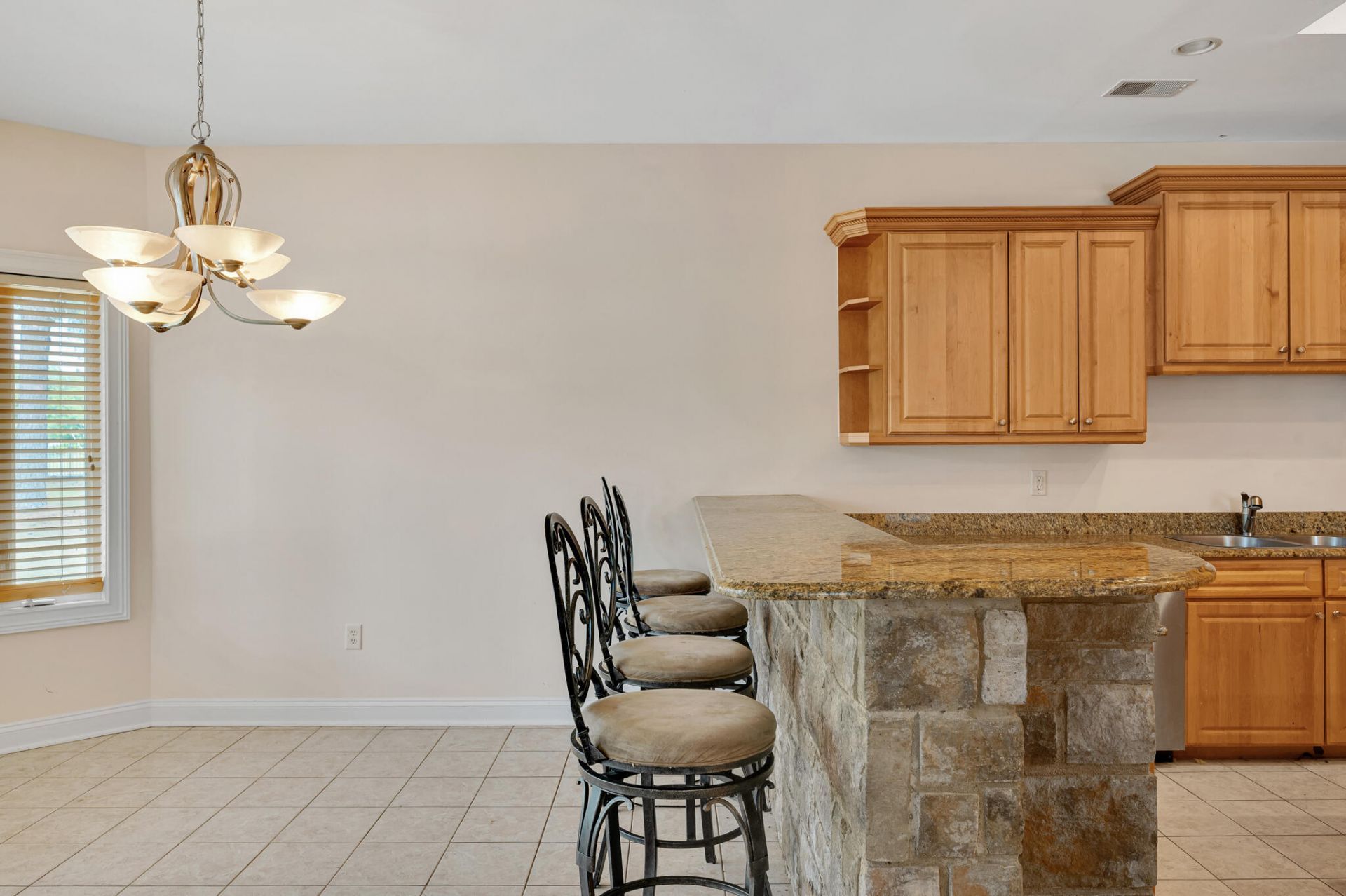 1561 Zion Road Photo 4