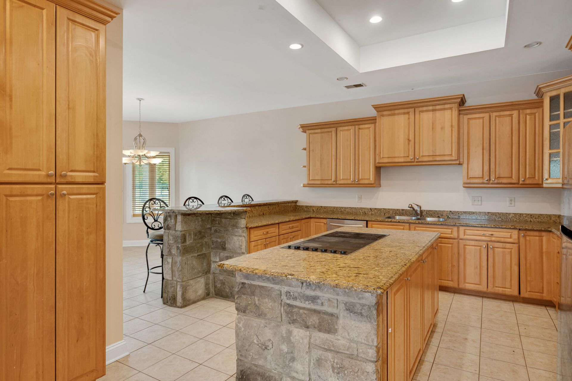 1561 Zion Road Photo 9