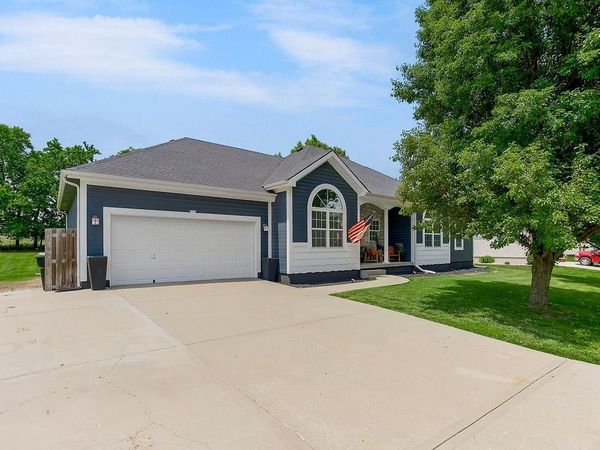 400 SW Horseplay Drive, Oak Grove, MO 64075