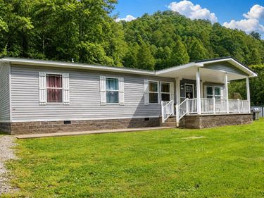 458 Justice Branch, Dana, KY 41615