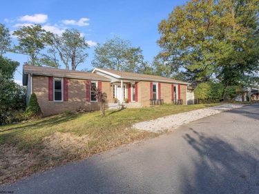 801 Cottonwood Drive, Morgantown, WV 26505