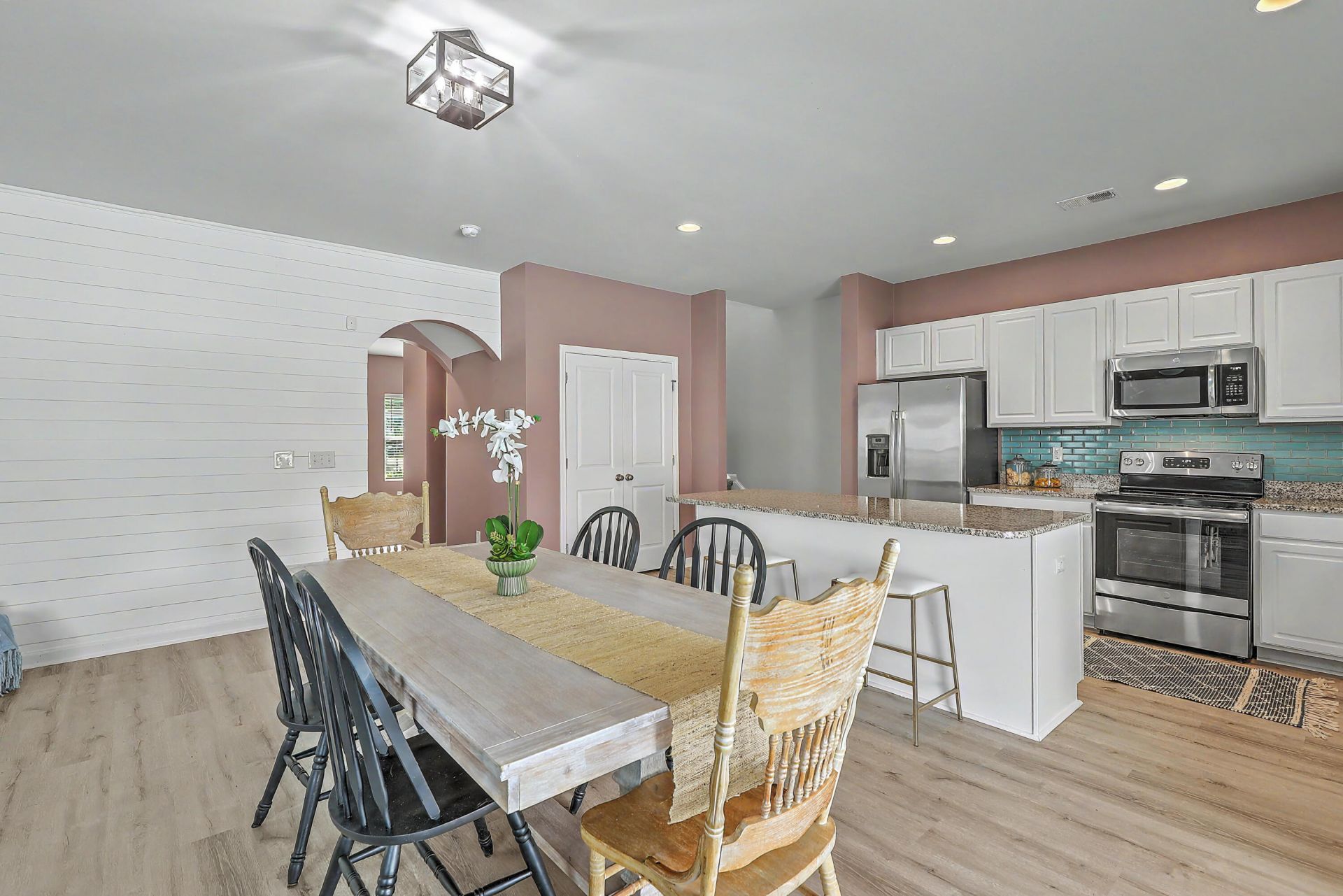 101 Oldenburg Drive Photo 16