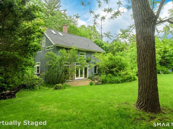 32 West , Essex, CT 06426