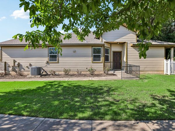 711 Rolling Oak DR, Unit 100, Round Rock, TX 78664