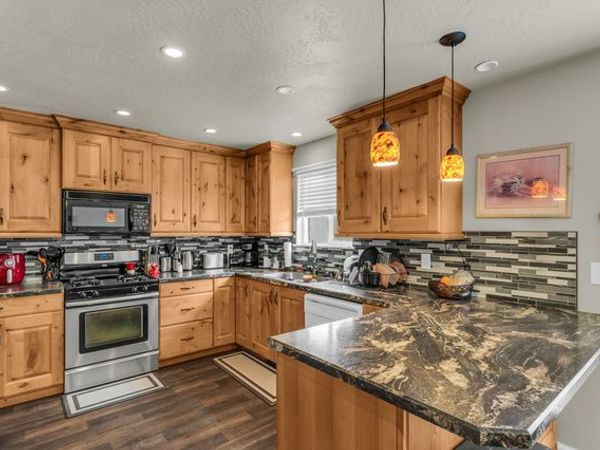 104 S SANTA RITA PL , West Jordan, UT 84088