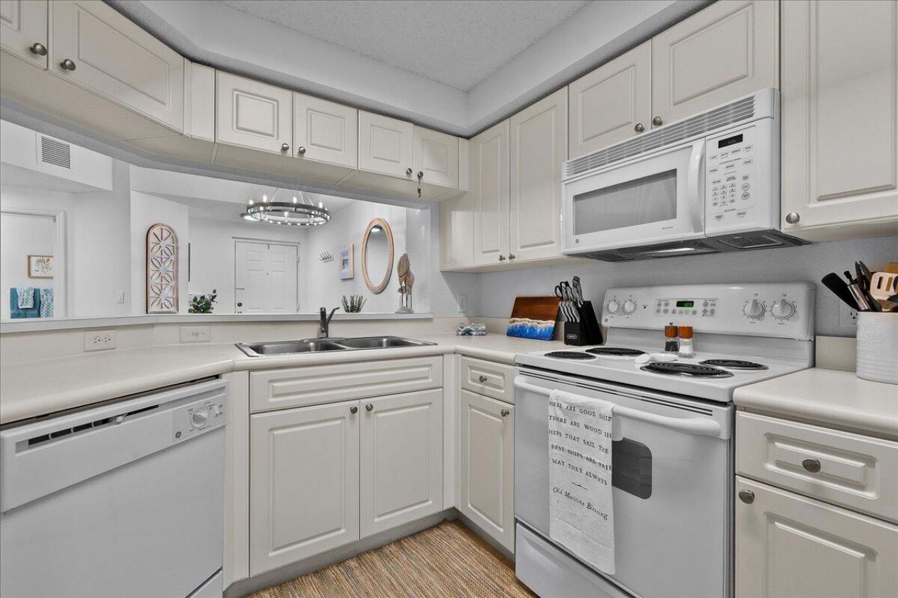 3020 Alcazar Place, Unit 308, Palm Beach Gardens, FL 33410 Photo