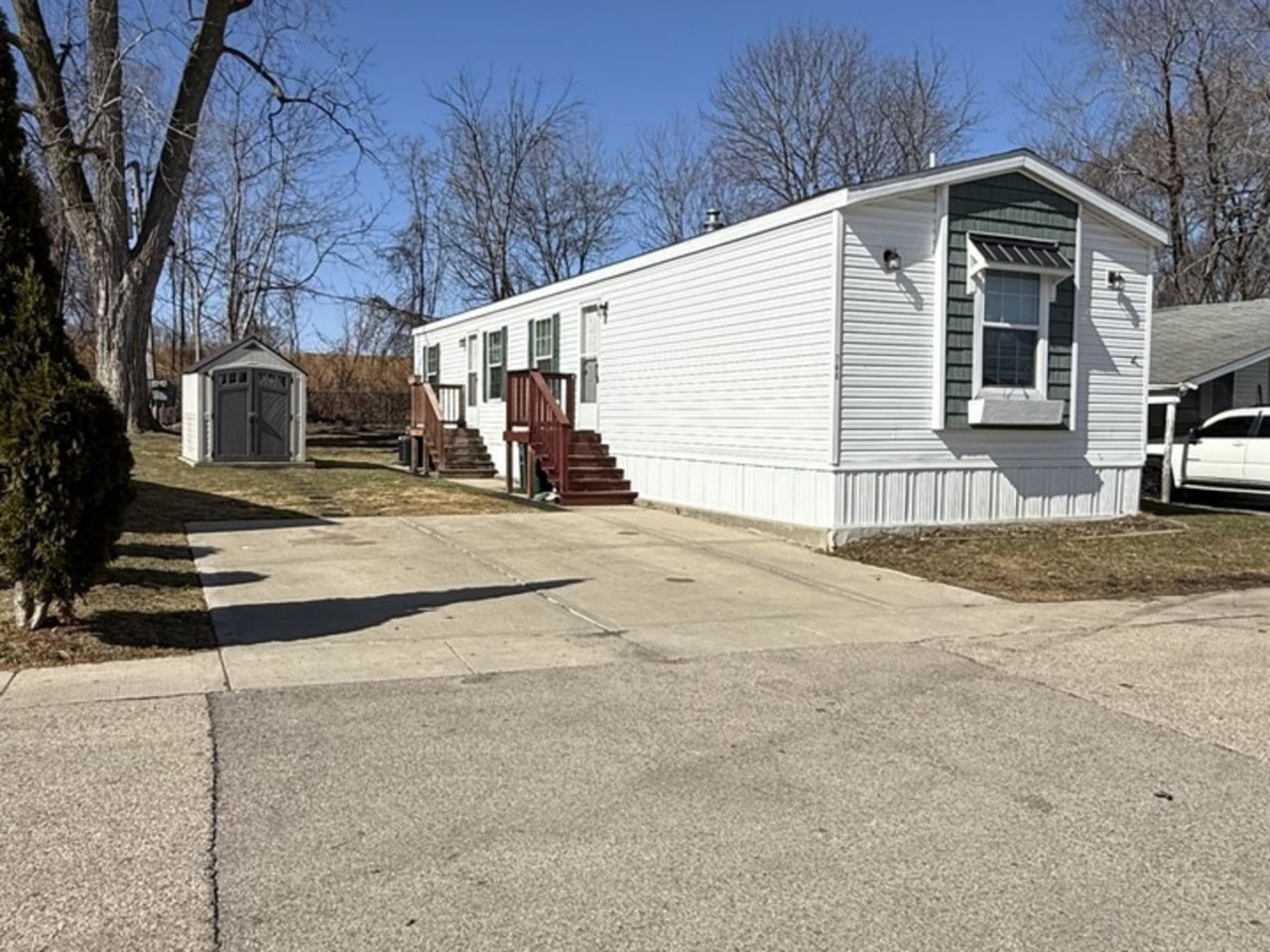38455 N Sheridan Road , Beach Park, IL 60087