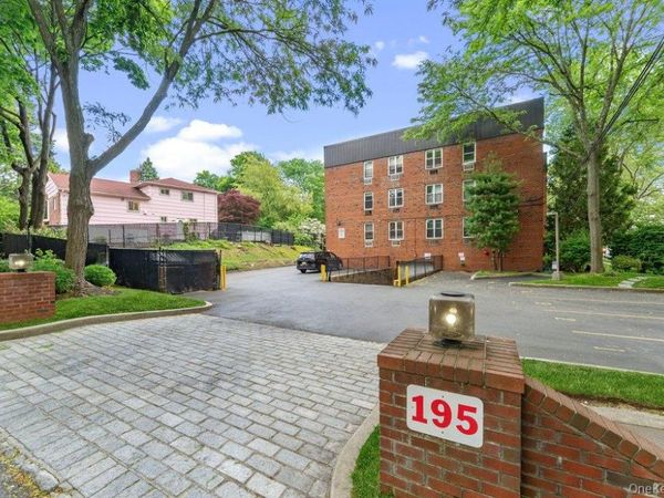 195 South Middle Neck Road , Unit 1F, Great Neck, NY 11021