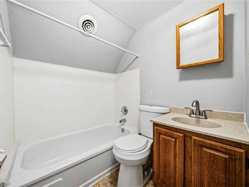 1722 Burgess Road, Cleveland, OH 44112 Photo 25