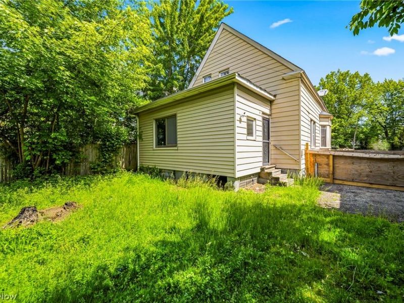 1722 Burgess Road, Cleveland, OH 44112 Photo 29