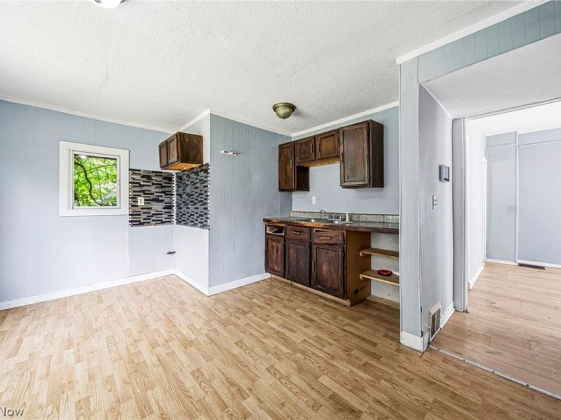 1722 Burgess Road, Cleveland, OH 44112 Photo 9