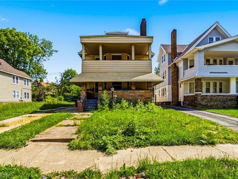 957 Thornhill Drive, Cleveland, OH 44108 Photo 1