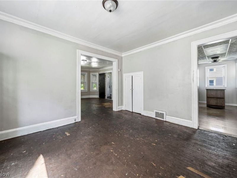 957 Thornhill Drive, Cleveland, OH 44108 Photo 12