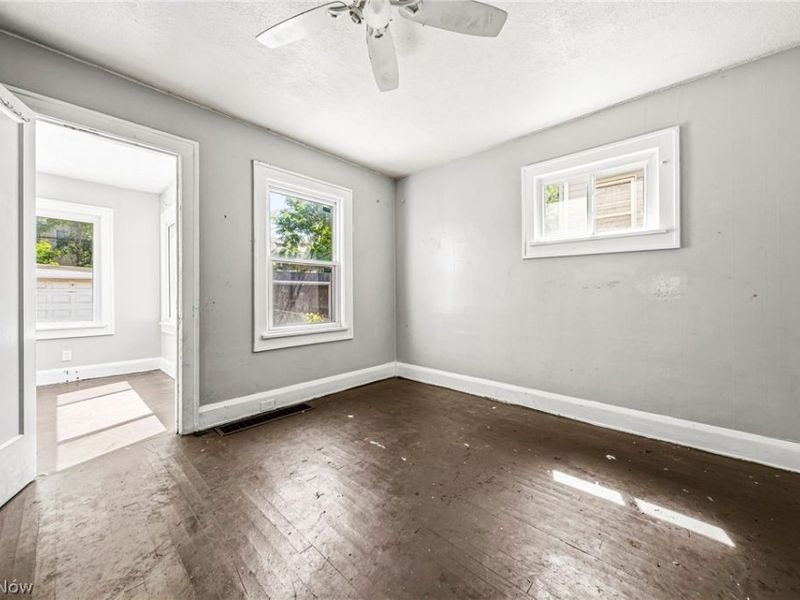 957 Thornhill Drive, Cleveland, OH 44108 Photo 13