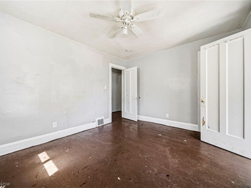 957 Thornhill Drive, Cleveland, OH 44108 Photo 14