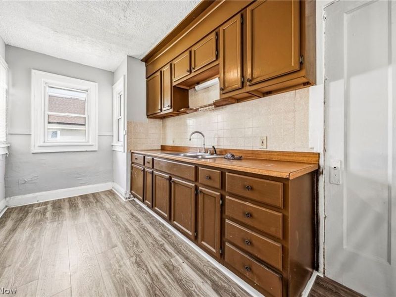 957 Thornhill Drive, Cleveland, OH 44108 Photo 37