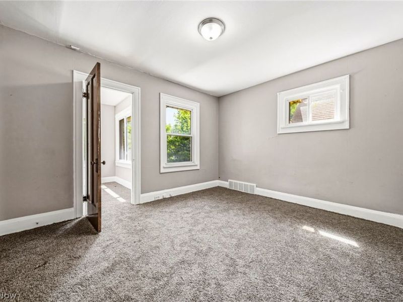 957 Thornhill Drive, Cleveland, OH 44108 Photo 41
