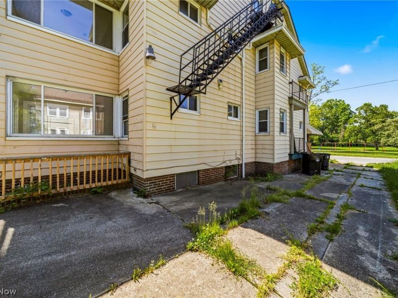 957 Thornhill Drive, Cleveland, OH 44108 Photo 47