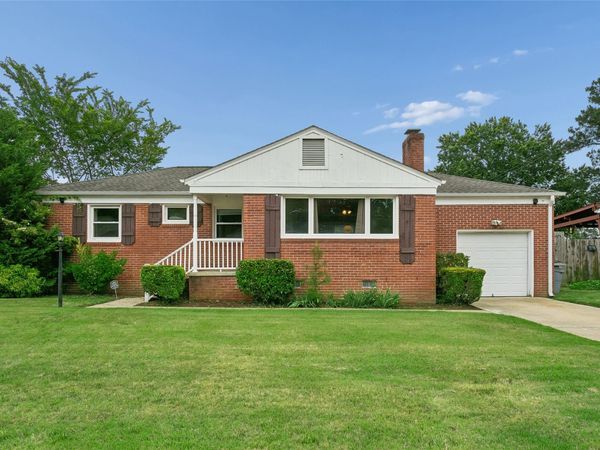 28 Brookfield Drive , Hampton, VA 23666