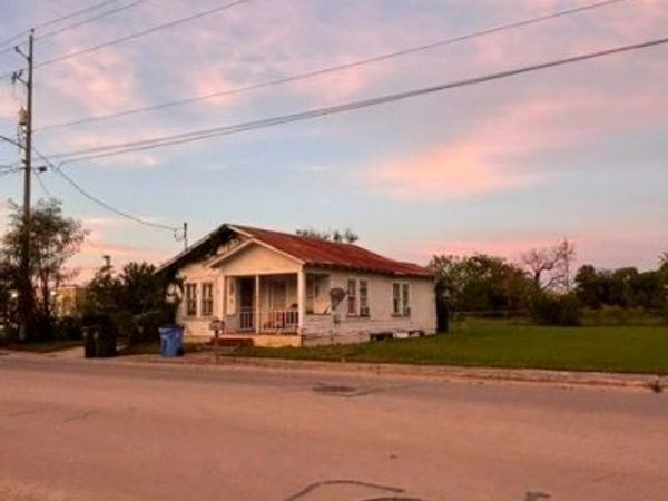 1405 1315 N Guadalupe Street , Seguin, TX 78155