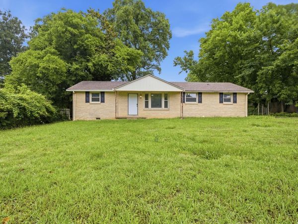 13 Charlemagne Blvd, Clarksville, TN 37042