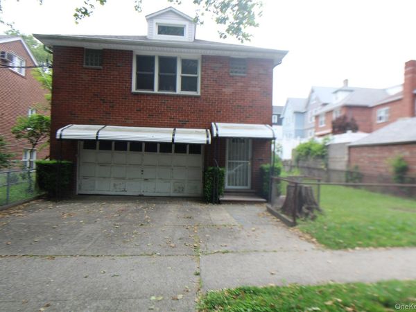 1039 Throggs Neck Expressway , Bronx, NY 10465