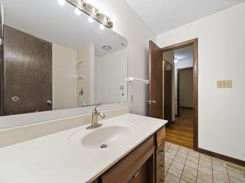 1393 Bellflower Avenue , Columbus, OH 43204 Photo 18