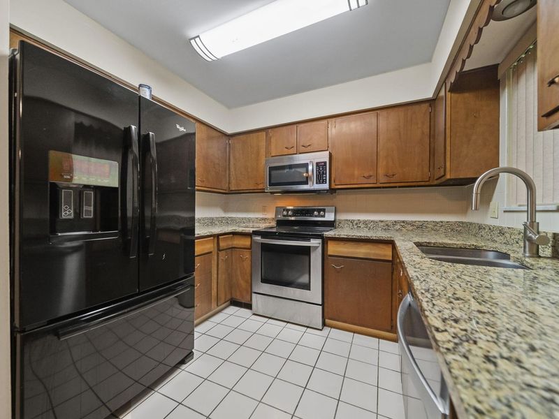 1393 Bellflower Avenue , Columbus, OH 43204 Photo 5