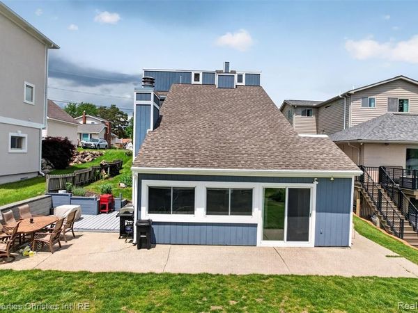 10219 Lakeside Drive, White Lake Twp, MI 48386