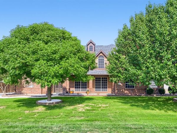 940 Melissa Drive, Waxahachie, TX 75167