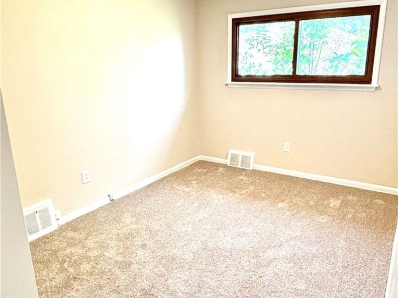 15460 Rademaker Drive, Brook Park, OH 44142 Photo 12