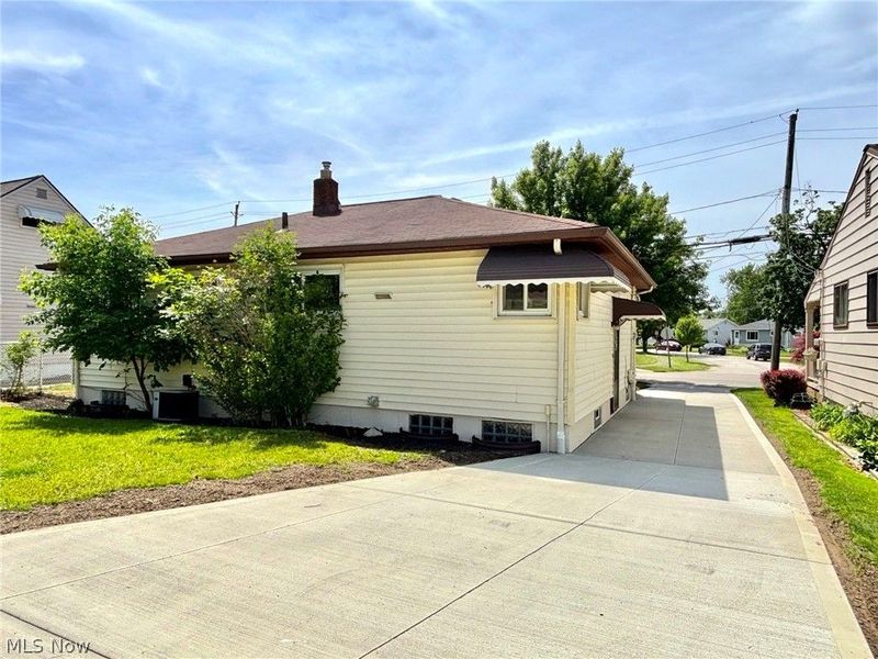 15460 Rademaker Drive, Brook Park, OH 44142 Photo 3