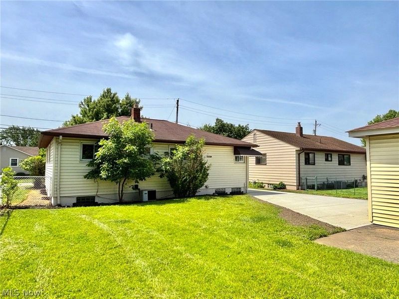 15460 Rademaker Drive, Brook Park, OH 44142 Photo 4
